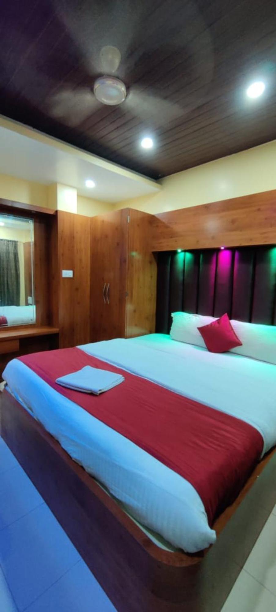 Hotel Ashray Puri Bagian luar foto