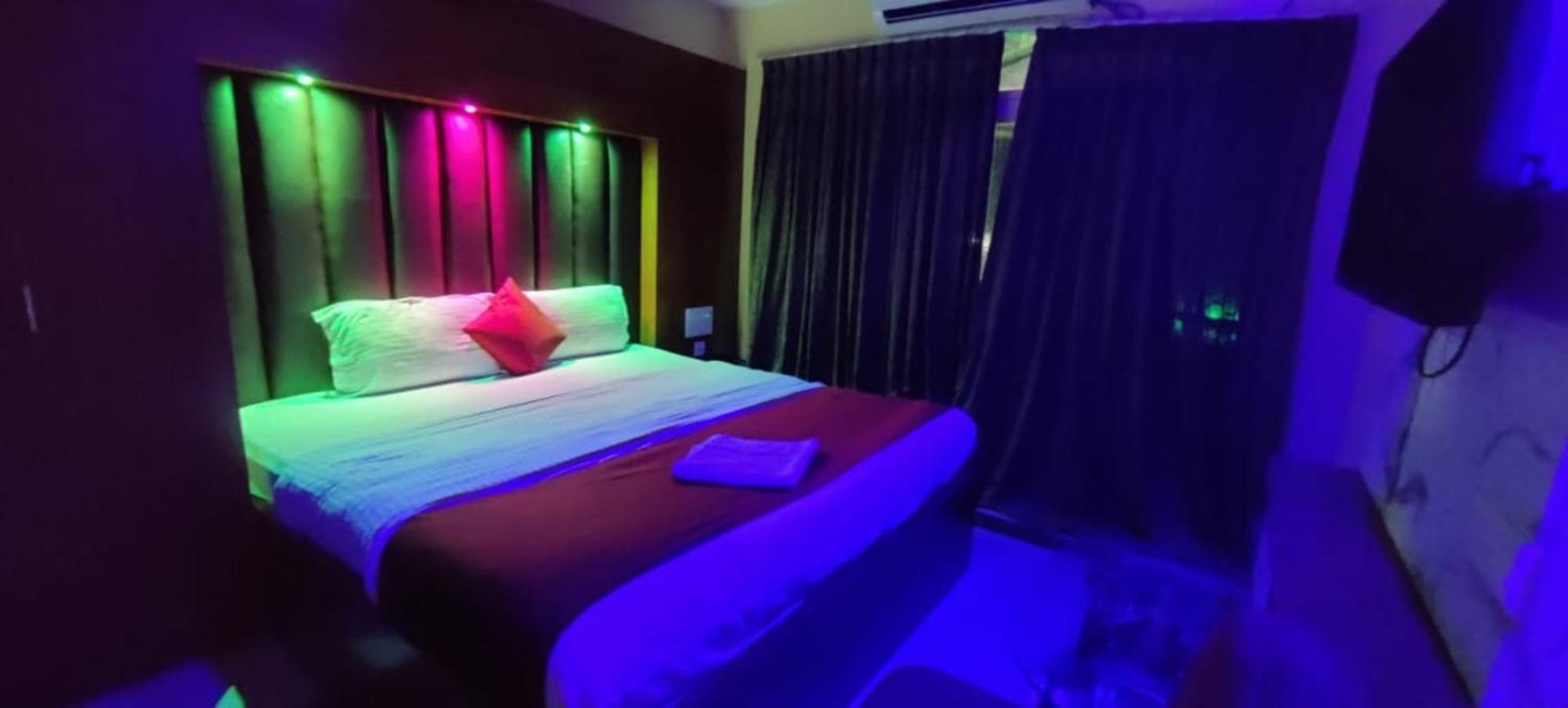 Hotel Ashray Puri Bagian luar foto