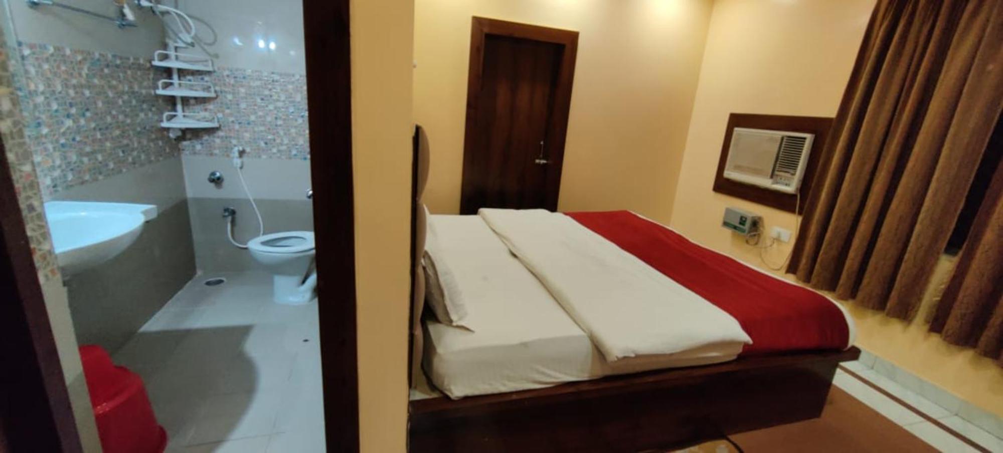 Hotel Ashray Puri Bagian luar foto