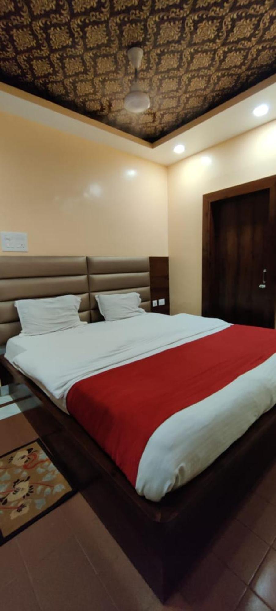 Hotel Ashray Puri Bagian luar foto