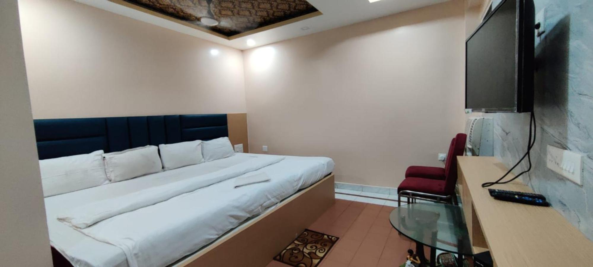 Hotel Ashray Puri Bagian luar foto