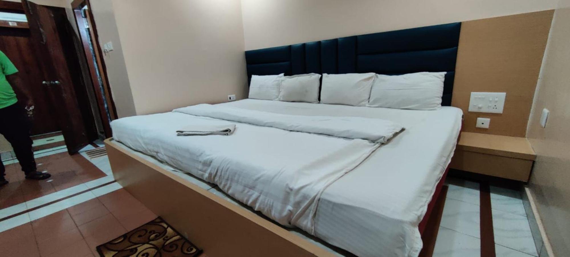 Hotel Ashray Puri Bagian luar foto
