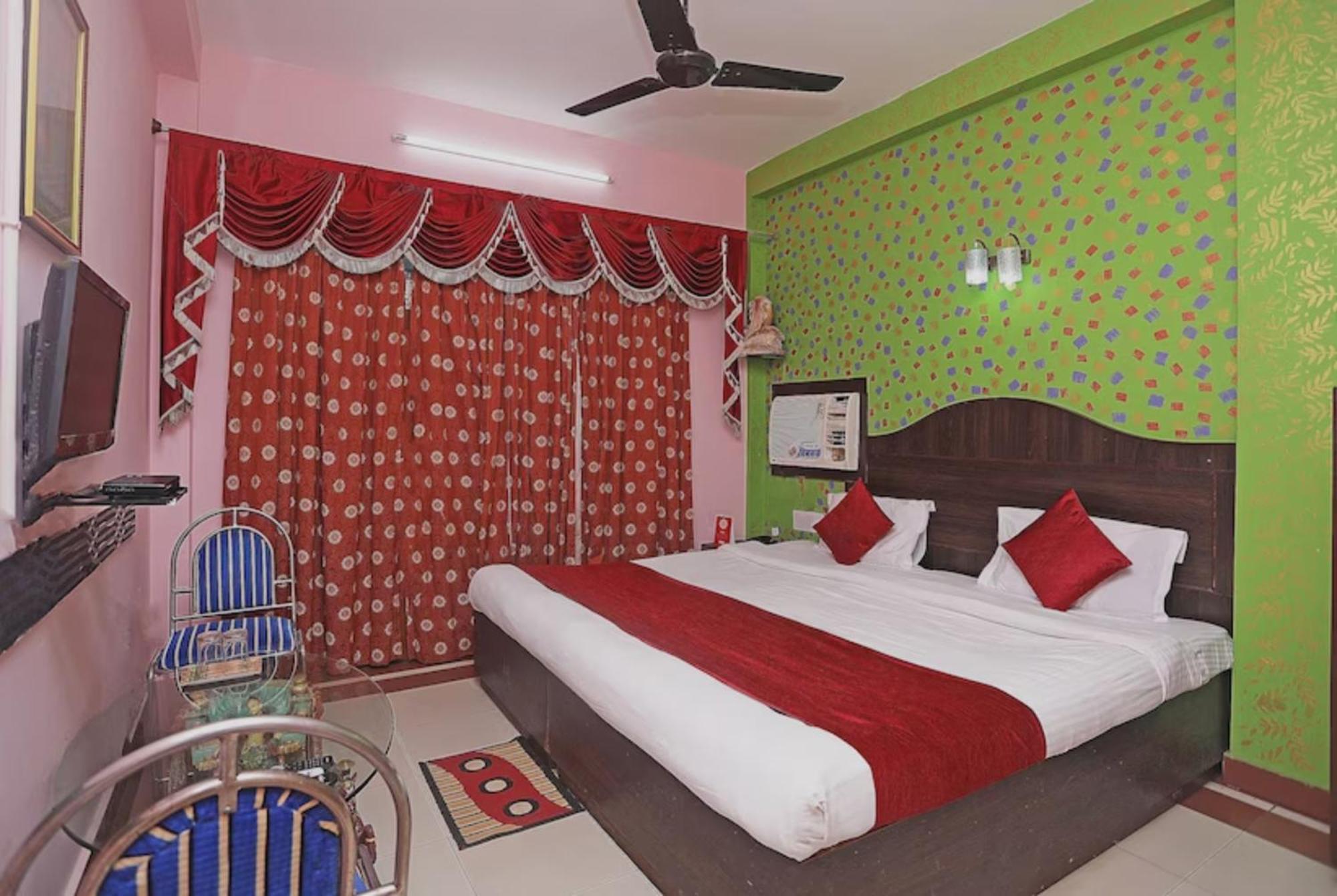 Hotel Ashray Puri Bagian luar foto
