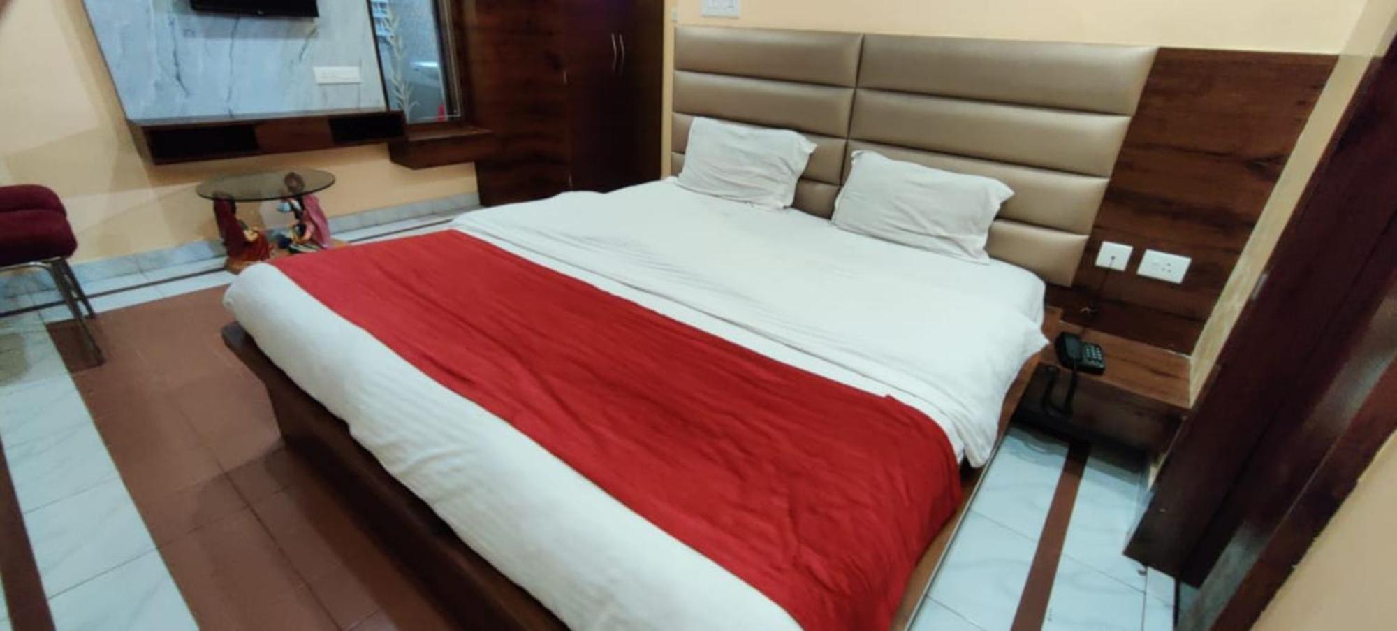 Hotel Ashray Puri Bagian luar foto
