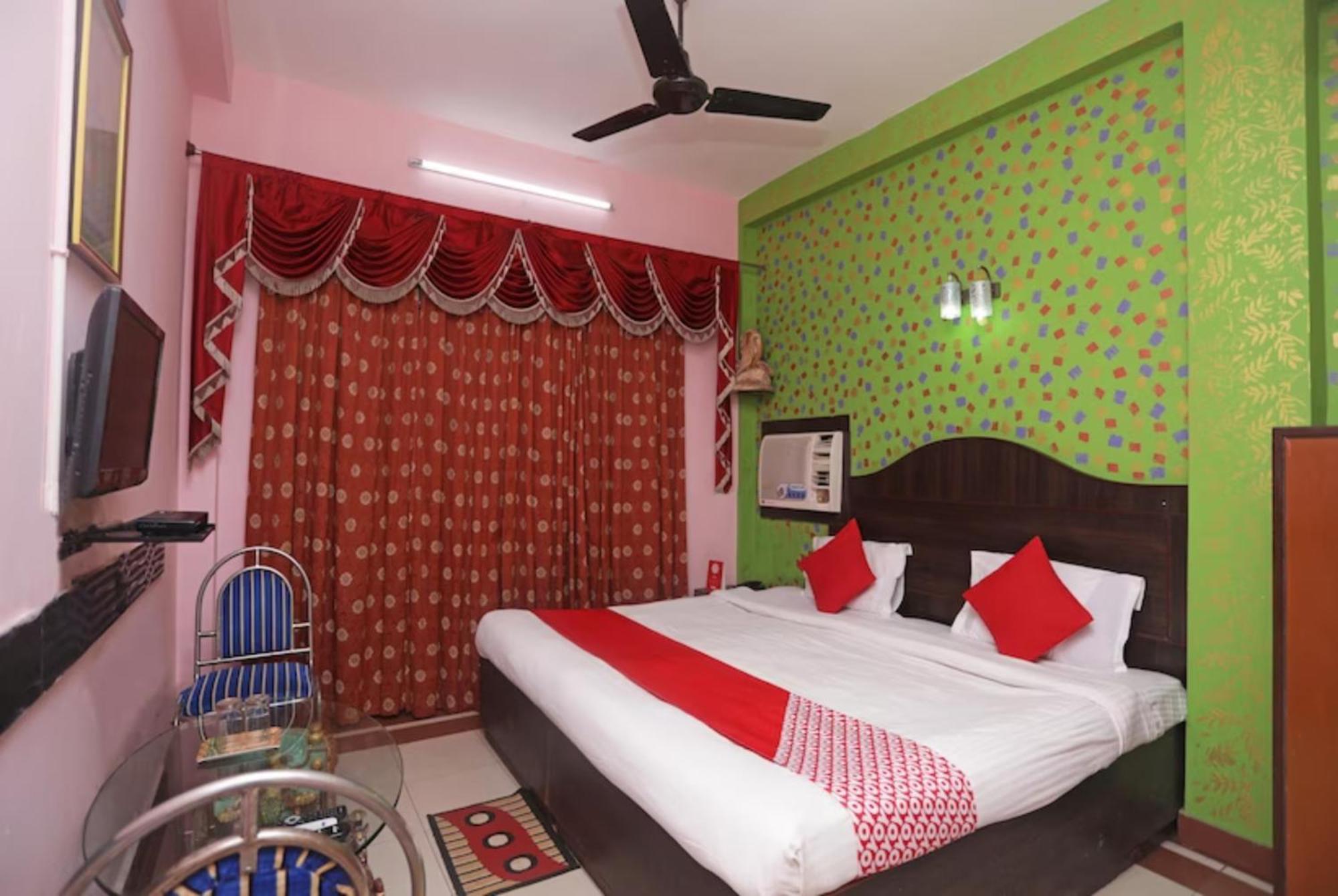 Hotel Ashray Puri Bagian luar foto
