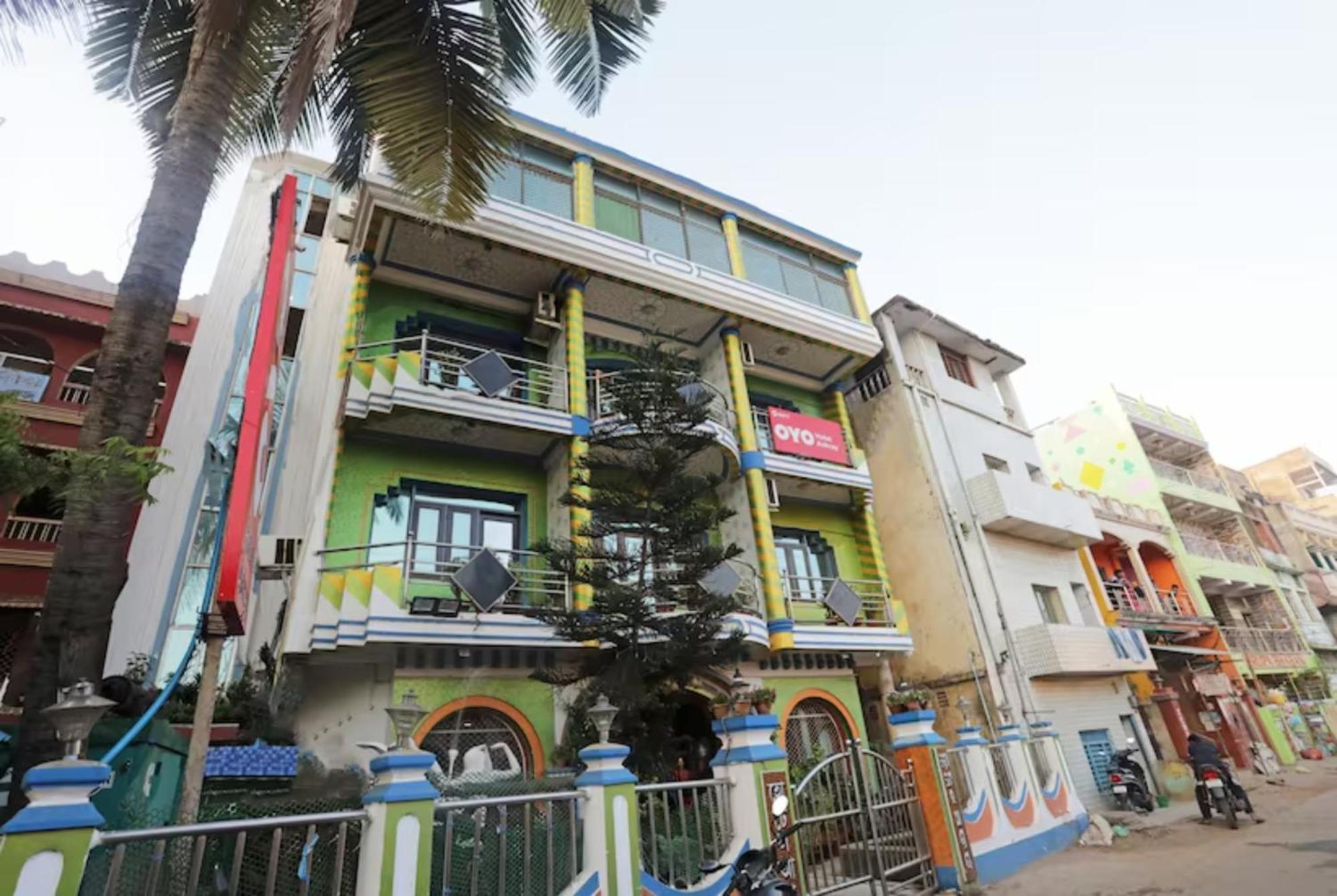 Hotel Ashray Puri Bagian luar foto