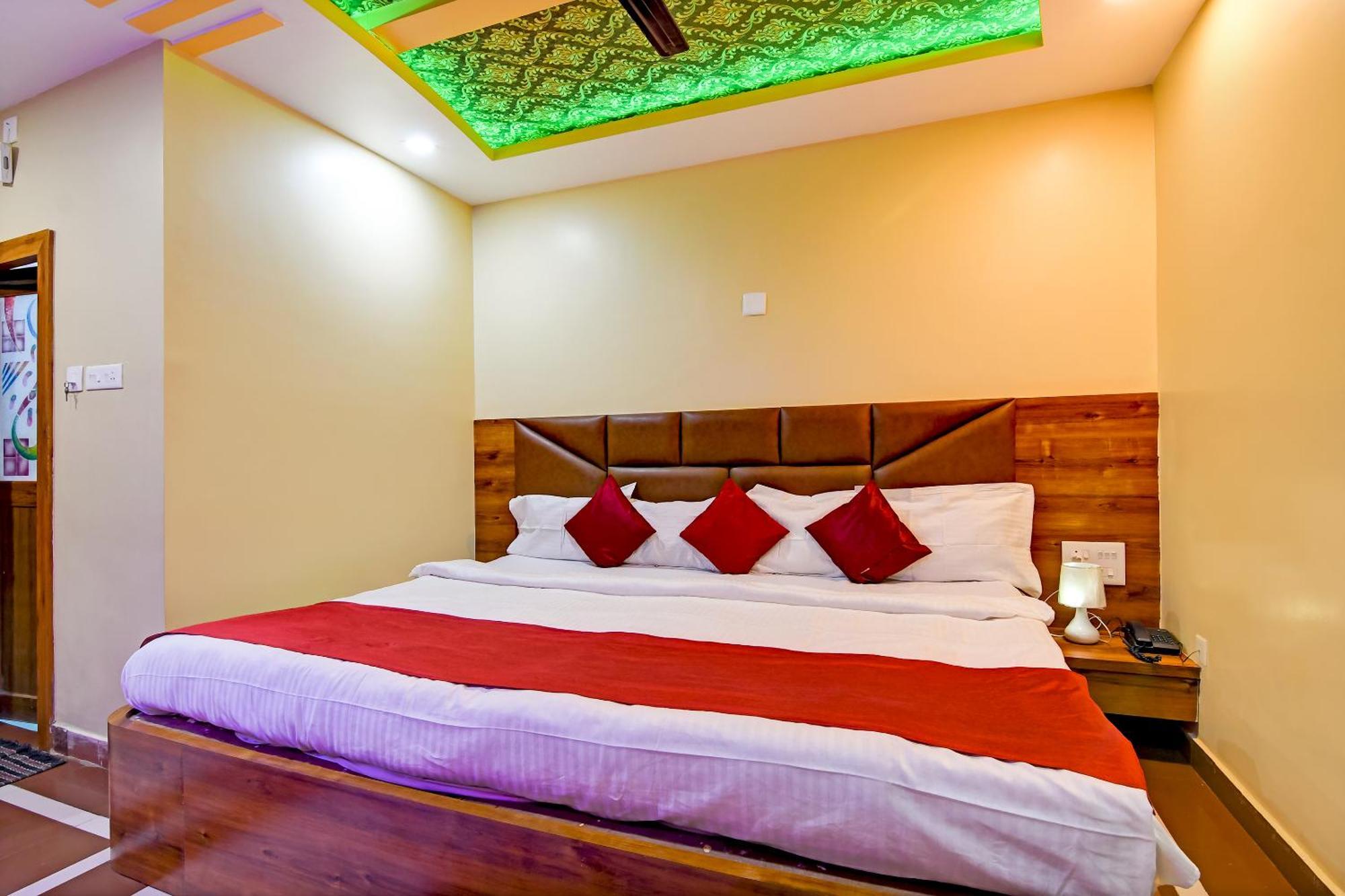 Hotel Ashray Puri Bagian luar foto