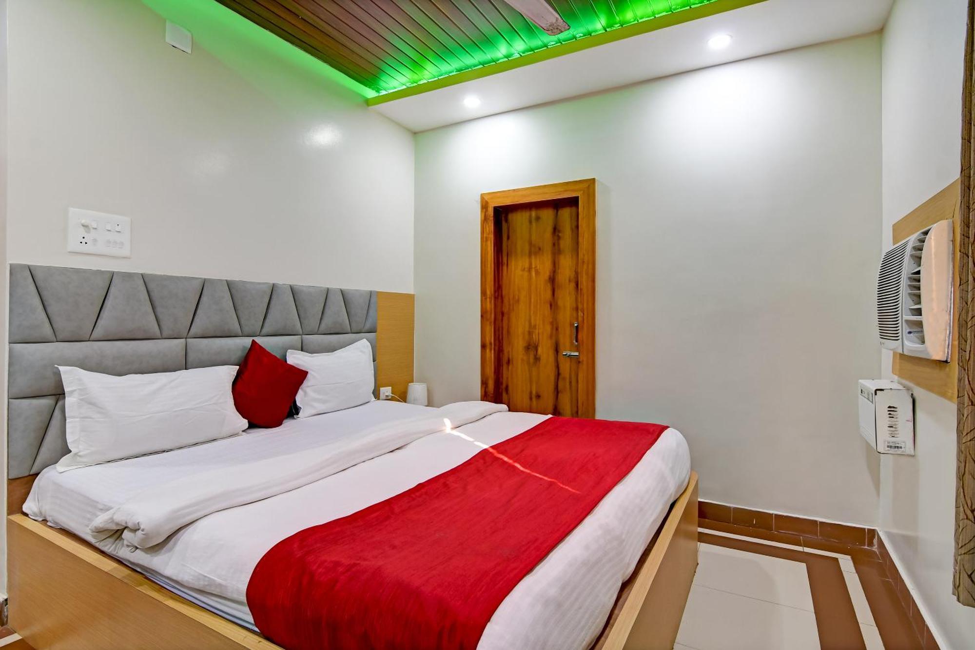 Hotel Ashray Puri Bagian luar foto