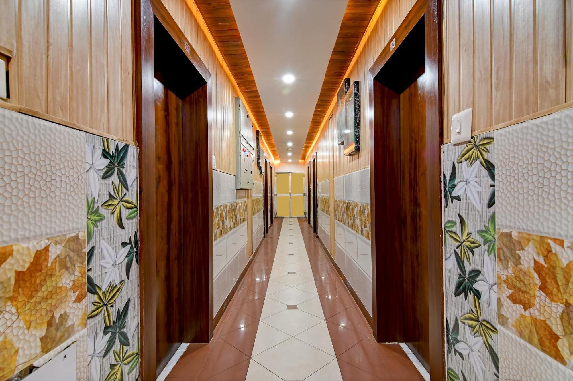 Hotel Ashray Puri Bagian luar foto