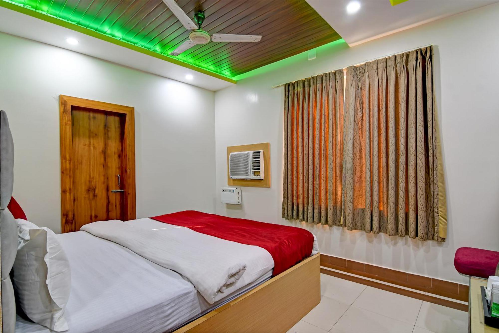 Hotel Ashray Puri Bagian luar foto