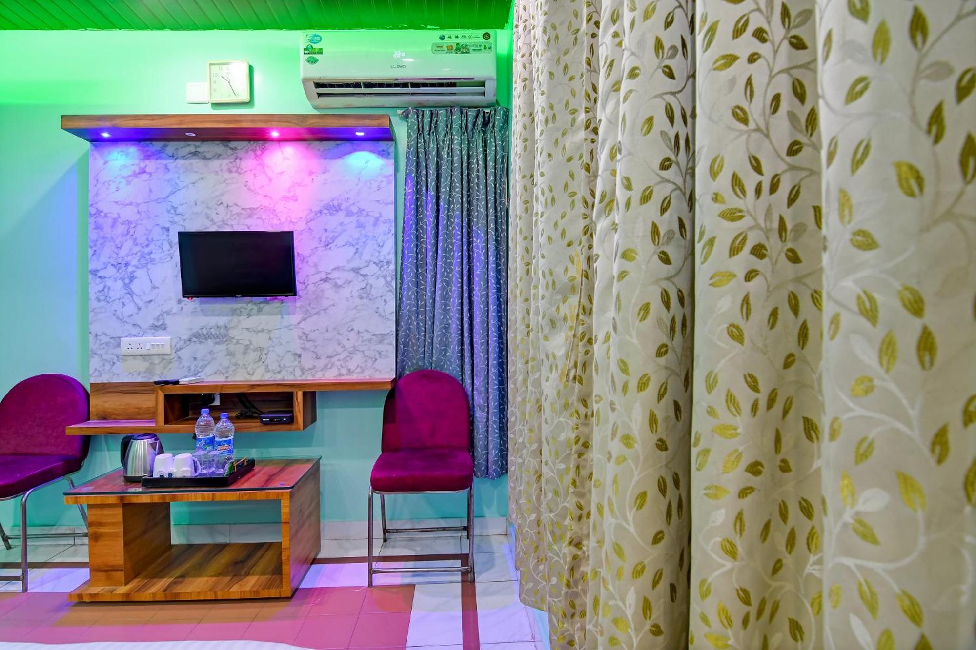 Hotel Ashray Puri Bagian luar foto