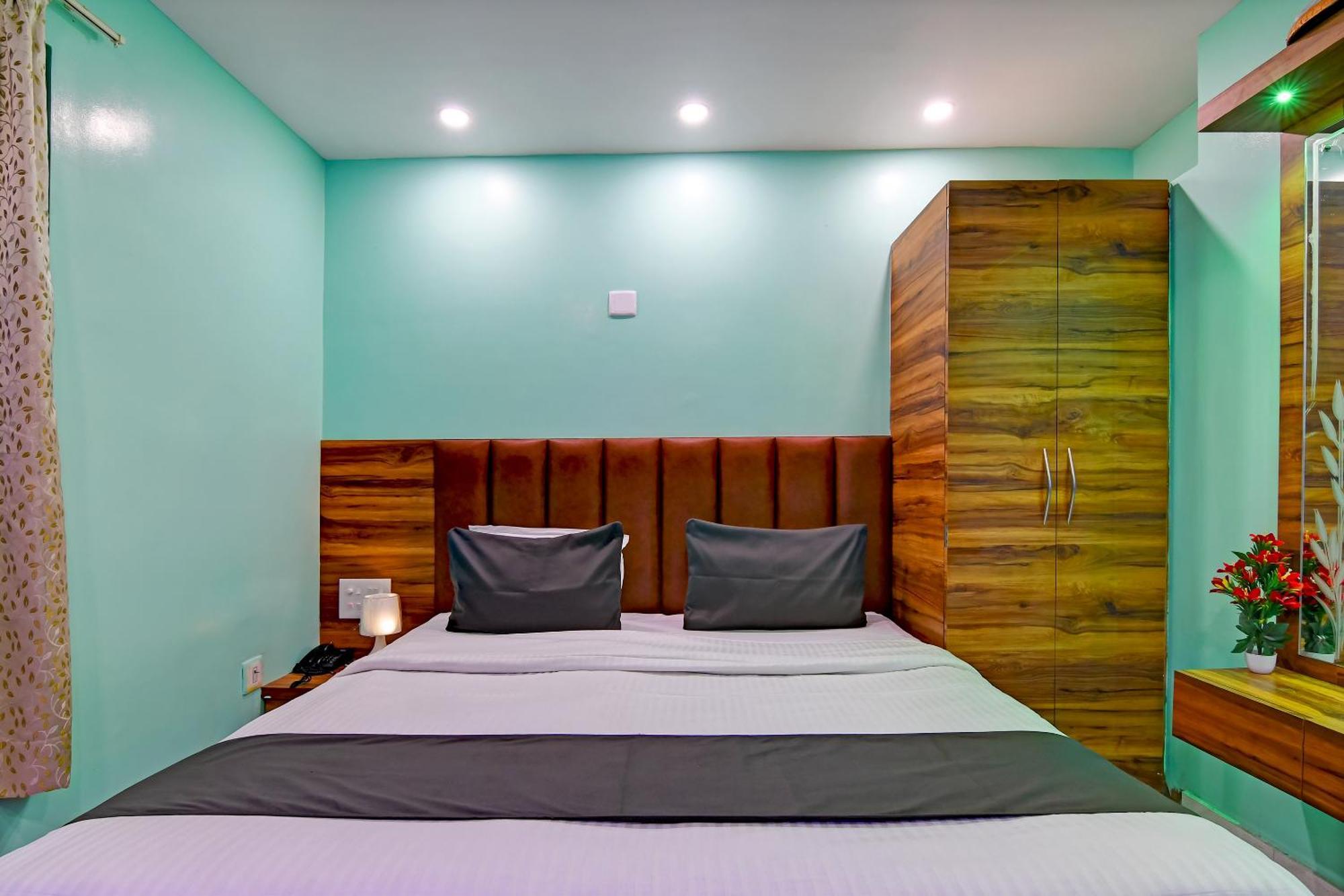 Hotel Ashray Puri Bagian luar foto