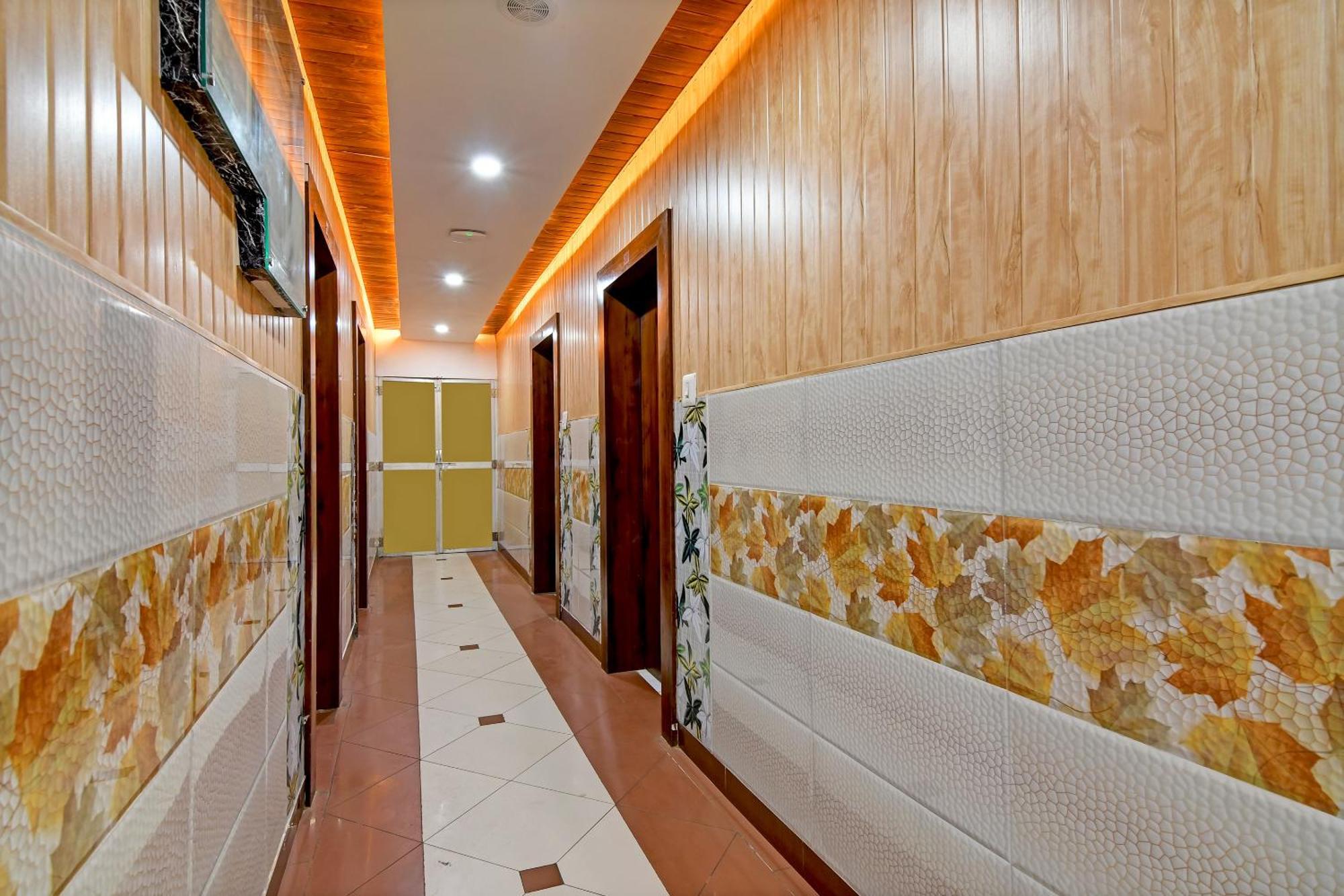 Hotel Ashray Puri Bagian luar foto