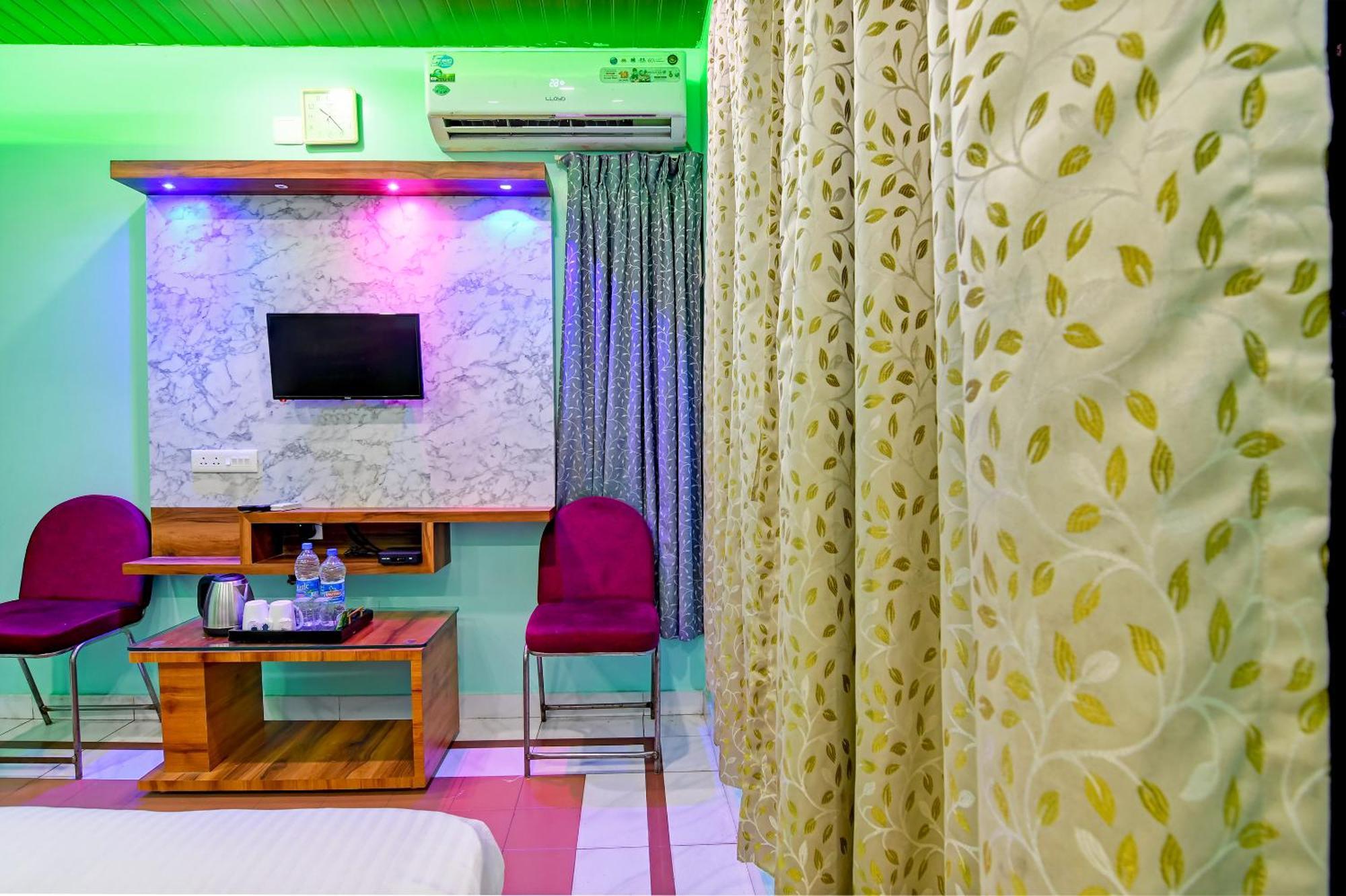 Hotel Ashray Puri Bagian luar foto