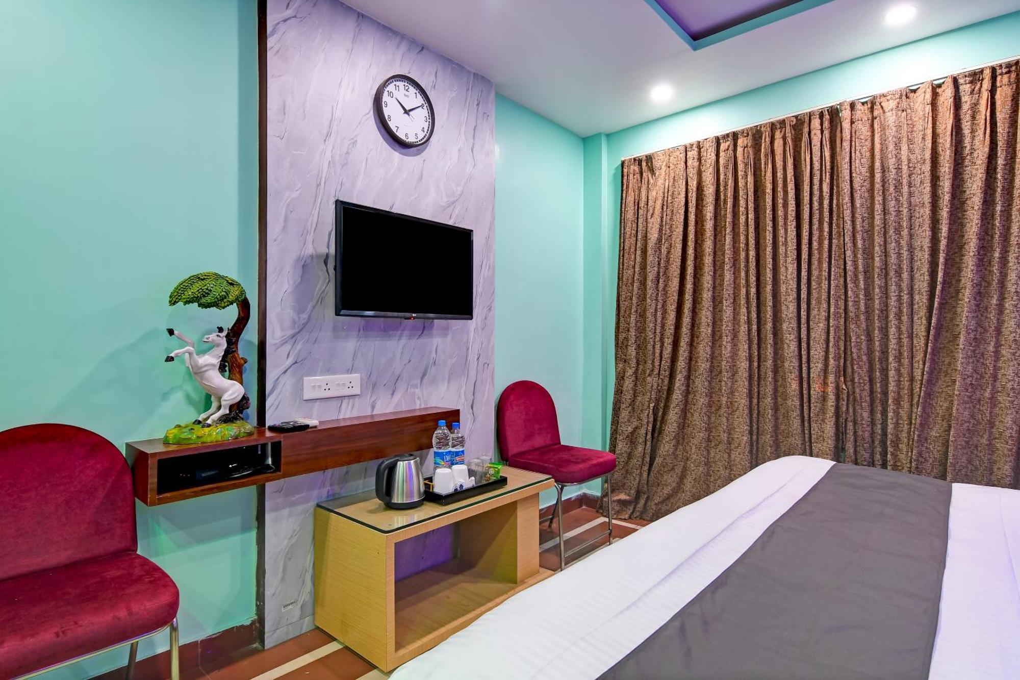 Hotel Ashray Puri Bagian luar foto